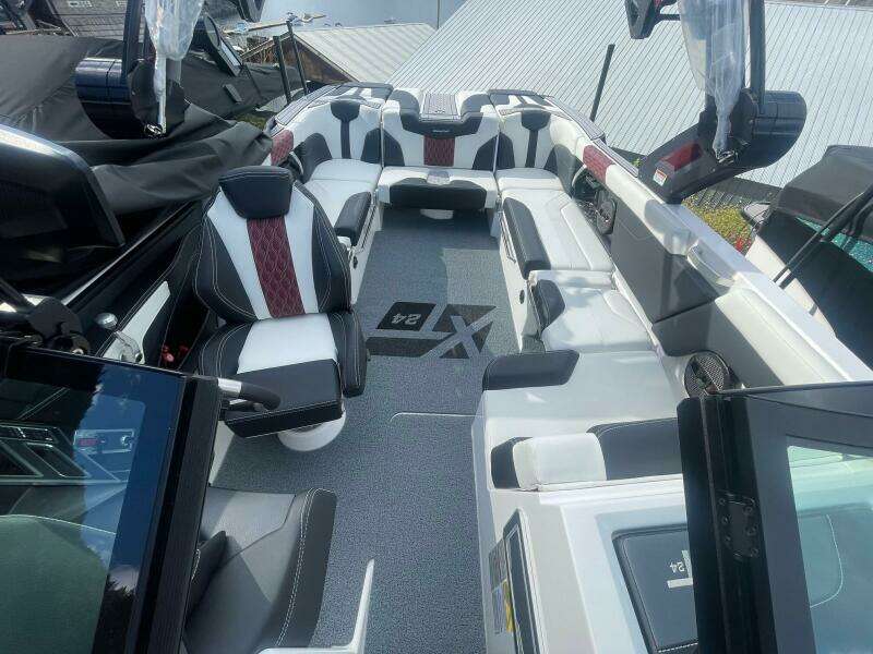 24ft Mastercraft Yacht For Sale