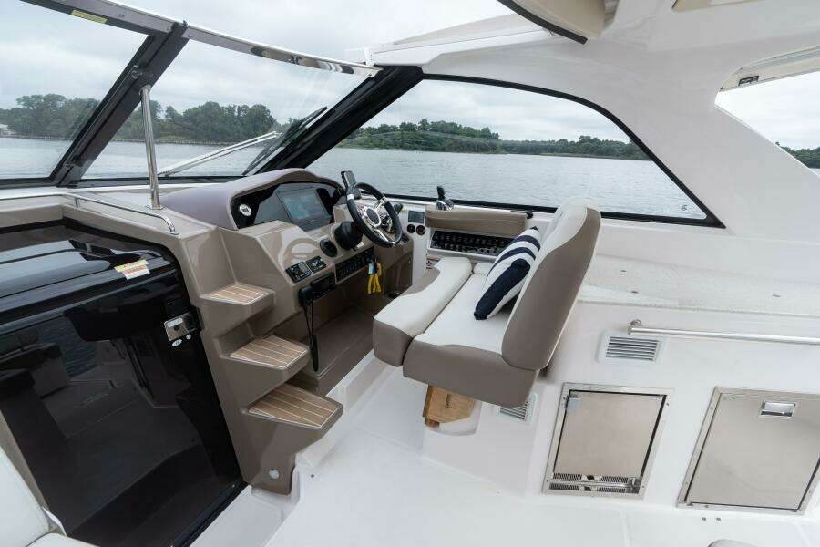 35ft Regal Yacht For Sale