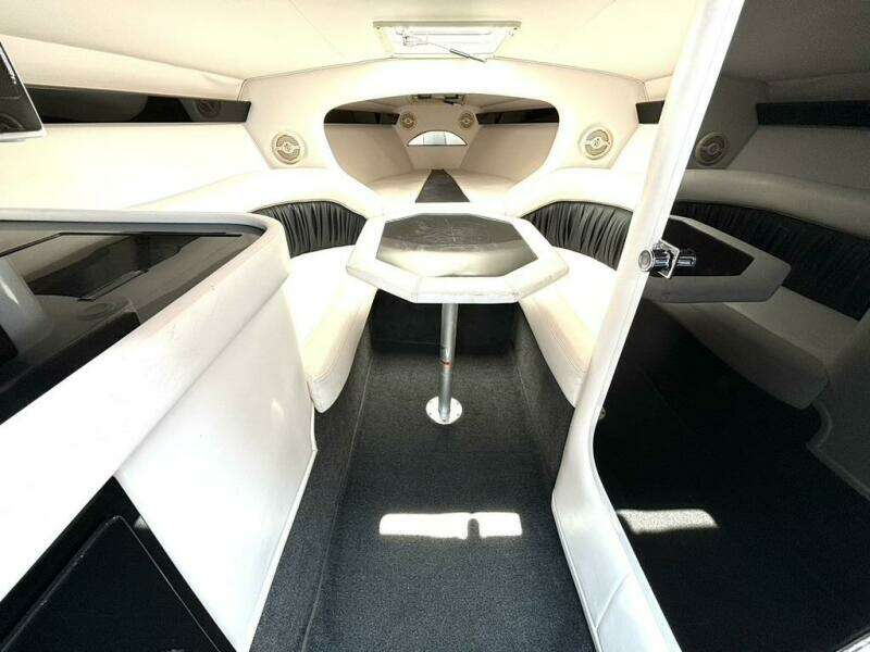 33ft Donzi Yacht For Sale