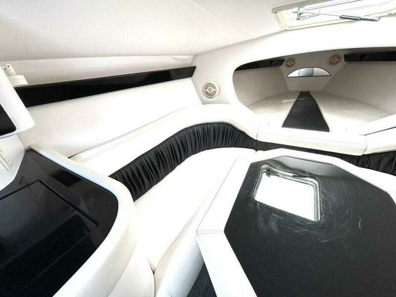 33ft Donzi Yacht For Sale