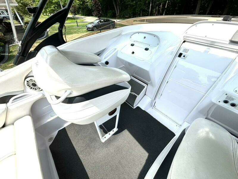33ft Donzi Yacht For Sale