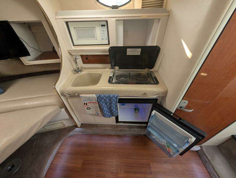 Concrete Blonde 31ft Monterey Yacht For Sale