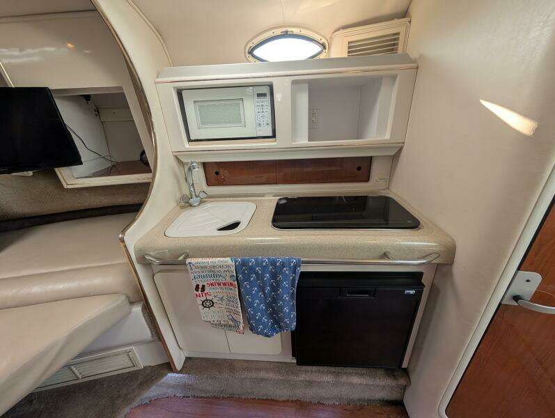 Concrete Blonde 31ft Monterey Yacht For Sale