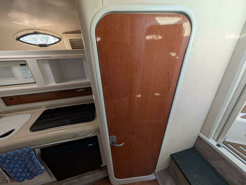 Concrete Blonde 31ft Monterey Yacht For Sale