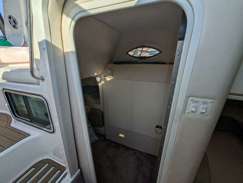 Concrete Blonde 31ft Monterey Yacht For Sale