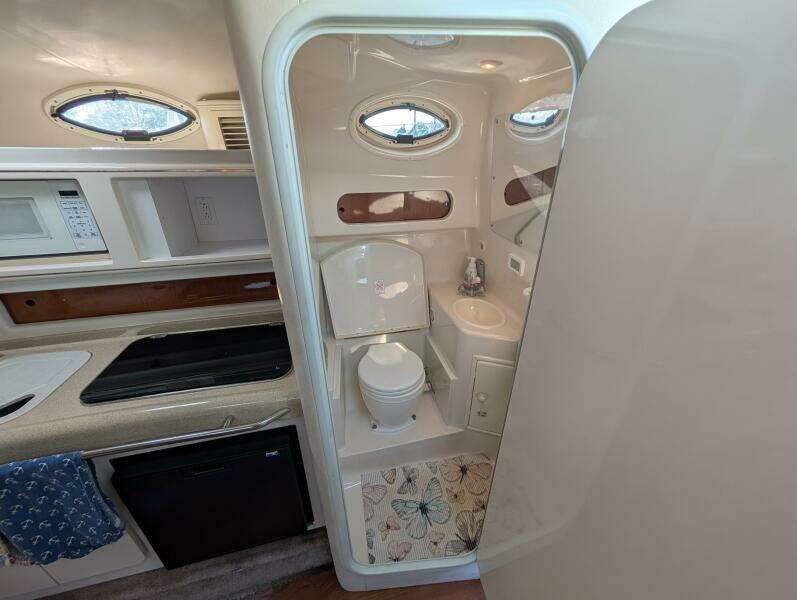 Concrete Blonde 31ft Monterey Yacht For Sale