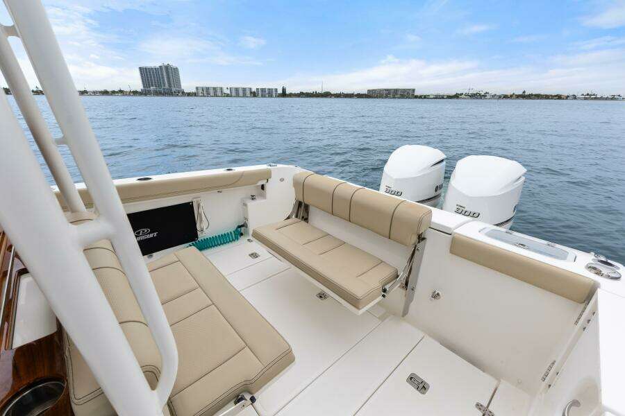 LITTLE PERSPECTIVE 28ft Pursuit Yacht For Sale
