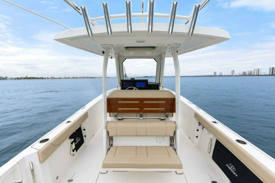 LITTLE PERSPECTIVE 28ft Pursuit Yacht For Sale