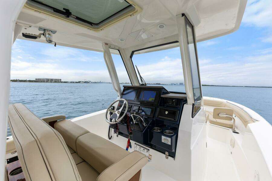 LITTLE PERSPECTIVE 28ft Pursuit Yacht For Sale