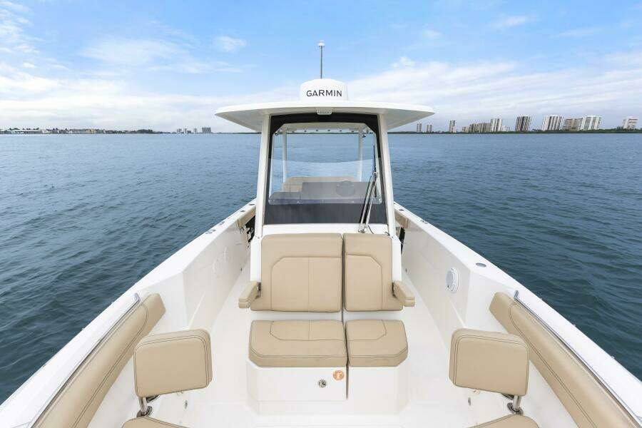 LITTLE PERSPECTIVE 28ft Pursuit Yacht For Sale