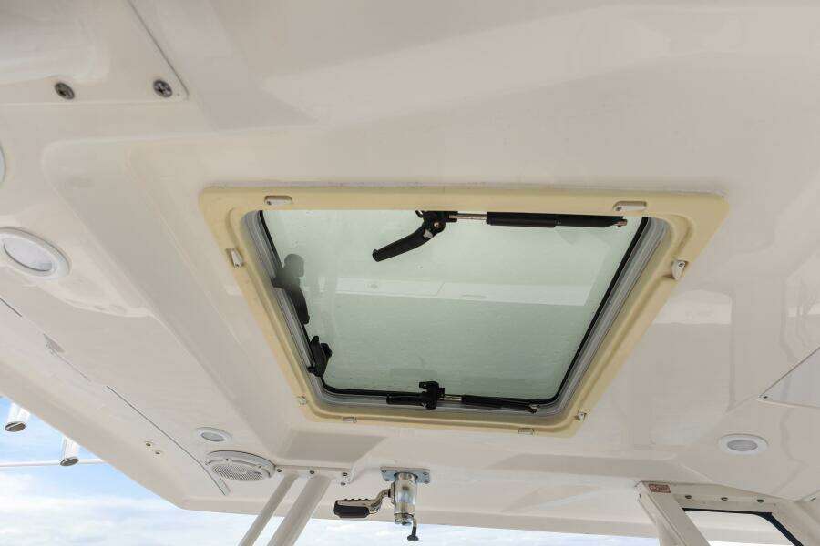 LITTLE PERSPECTIVE 28ft Pursuit Yacht For Sale