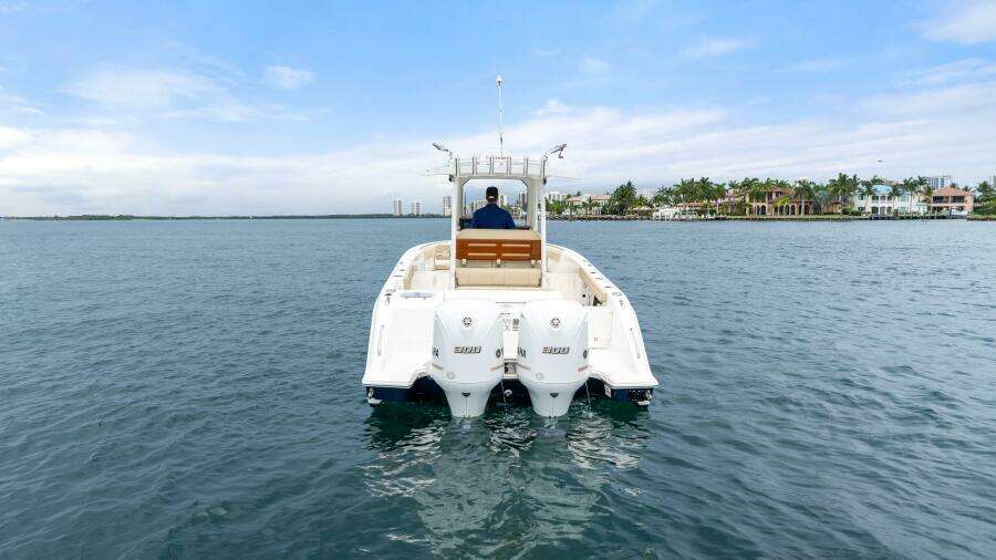 LITTLE PERSPECTIVE 28ft Pursuit Yacht For Sale