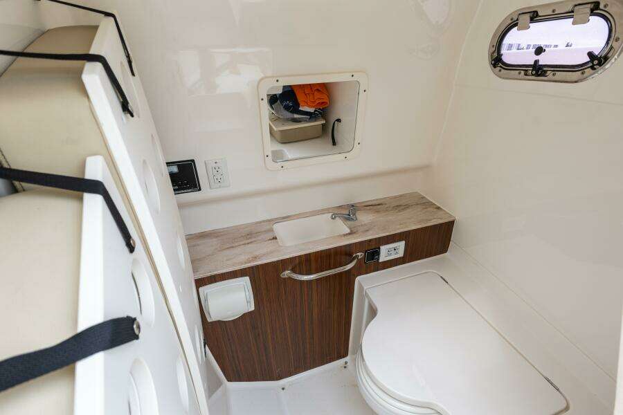 LITTLE PERSPECTIVE 28ft Pursuit Yacht For Sale