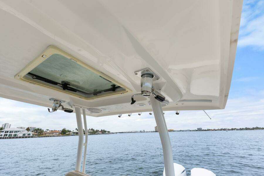LITTLE PERSPECTIVE 28ft Pursuit Yacht For Sale
