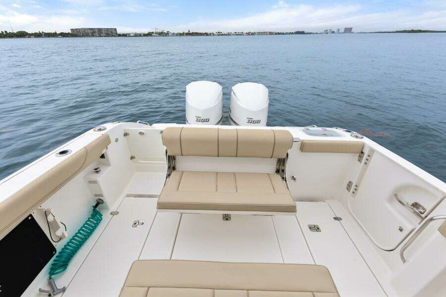 LITTLE PERSPECTIVE 28ft Pursuit Yacht For Sale