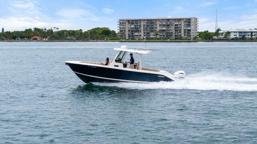 LITTLE PERSPECTIVE 28ft Pursuit Yacht For Sale
