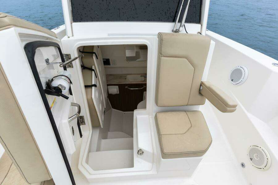 LITTLE PERSPECTIVE 28ft Pursuit Yacht For Sale