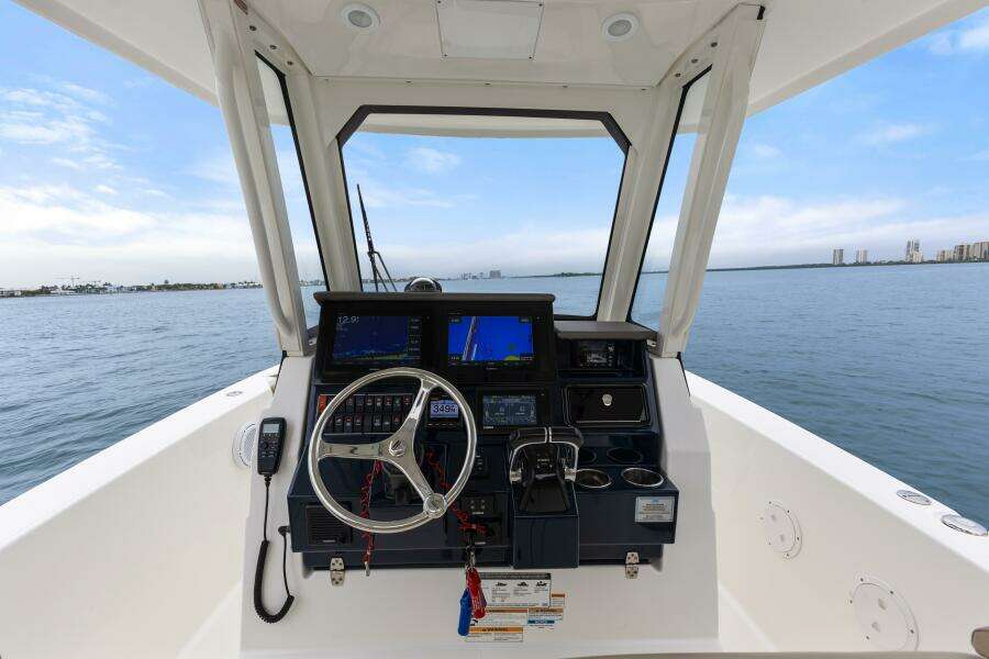 LITTLE PERSPECTIVE 28ft Pursuit Yacht For Sale