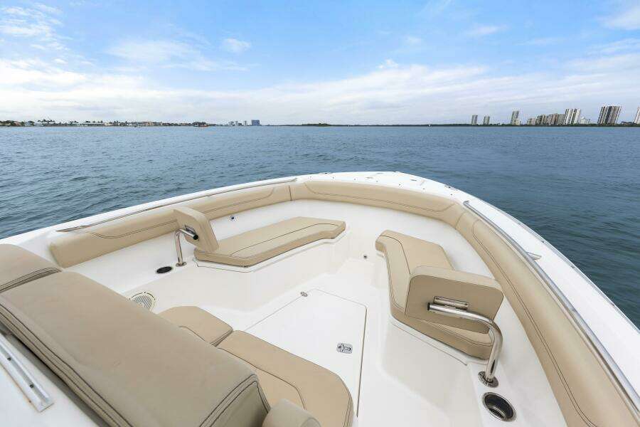 LITTLE PERSPECTIVE 28ft Pursuit Yacht For Sale