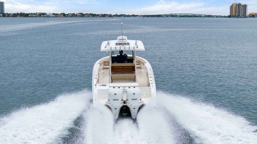 LITTLE PERSPECTIVE 28ft Pursuit Yacht For Sale