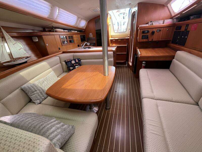 Intention 36ft Hunter Yacht For Sale