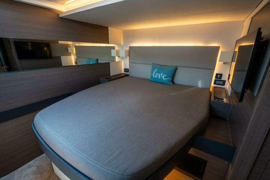 Breathe 53ft Robertson  amp  Caine Yacht For Sale