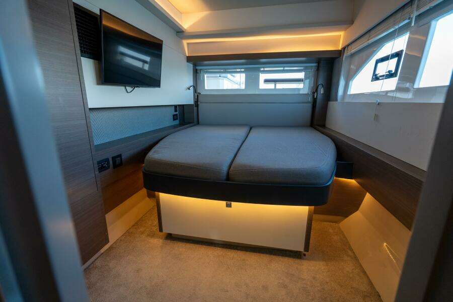 Breathe 53ft Robertson  amp  Caine Yacht For Sale