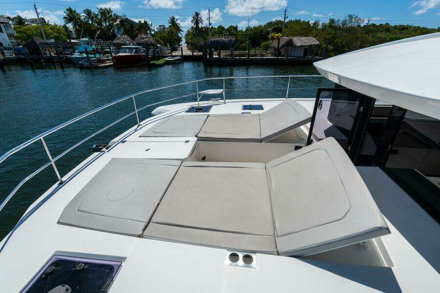 Breathe 53ft Robertson  amp  Caine Yacht For Sale