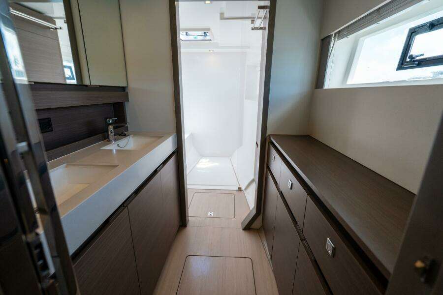 Breathe 53ft Robertson  amp  Caine Yacht For Sale