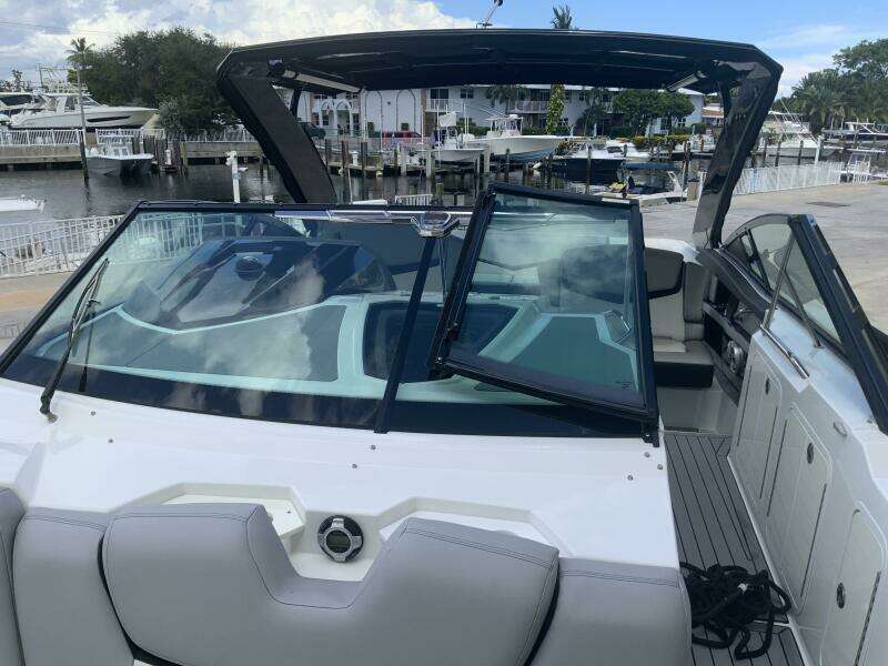 32ft Cruisers Sport Series Yacht For Sale 32ft Cruisers Sport Series Yacht For Sale
