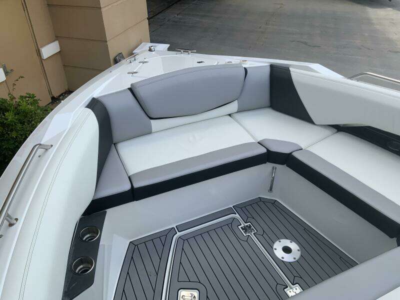 32ft Cruisers Sport Series Yacht For Sale 32ft Cruisers Sport Series Yacht For Sale