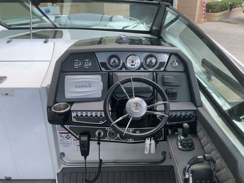 32ft Cruisers Sport Series Yacht For Sale 32ft Cruisers Sport Series Yacht For Sale