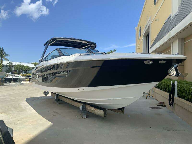 32ft Cruisers Sport Series Yacht For Sale 32ft Cruisers Sport Series Yacht For Sale