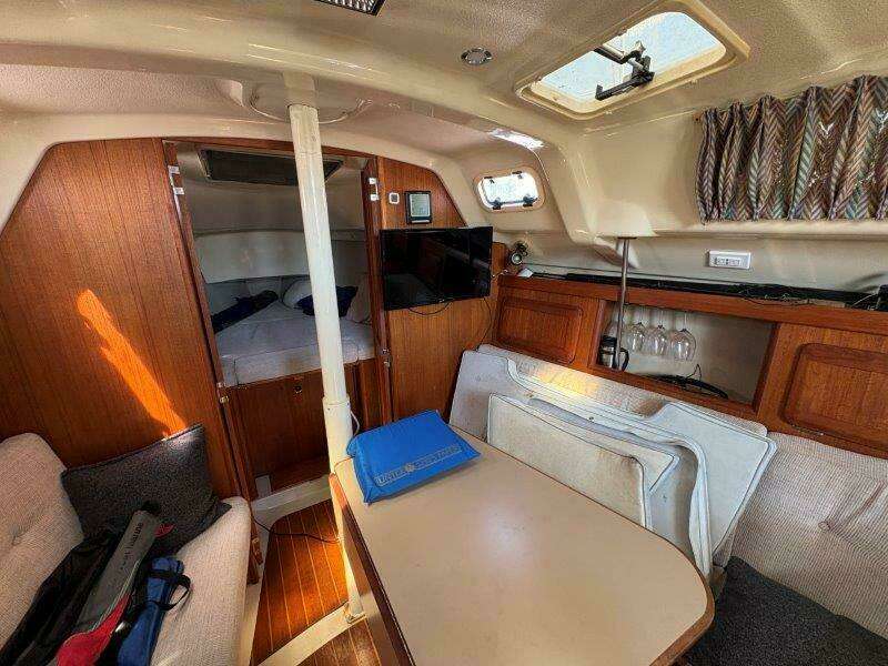 30ft Hunter Yacht For Sale