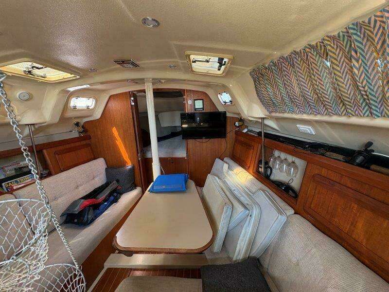 30ft Hunter Yacht For Sale