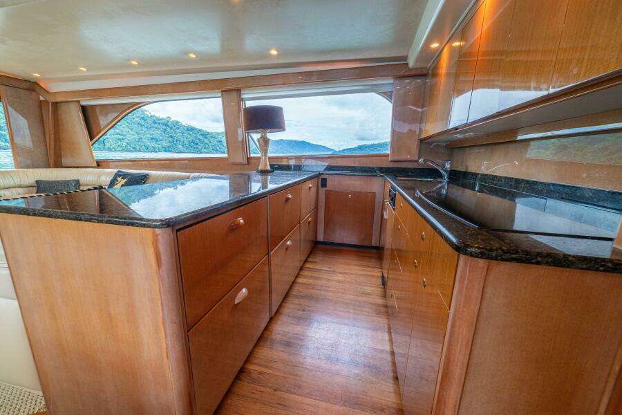 2004 Viking 61 Convertible 