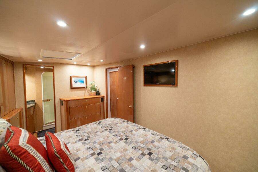 2004 Viking 61 Convertible 