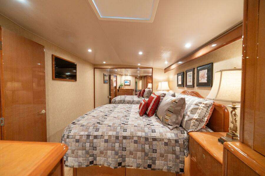 2004 Viking 61 Convertible 
