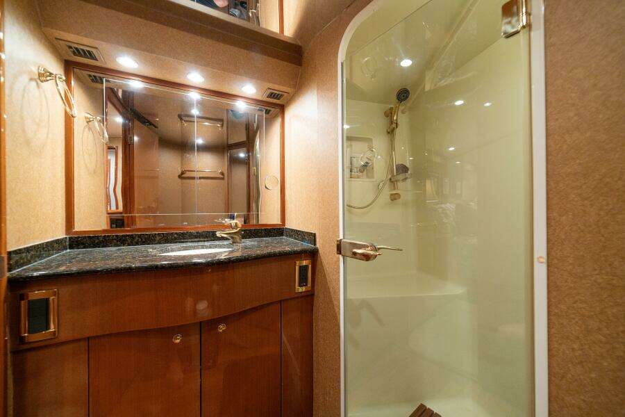 2004 Viking 61 Convertible - Head