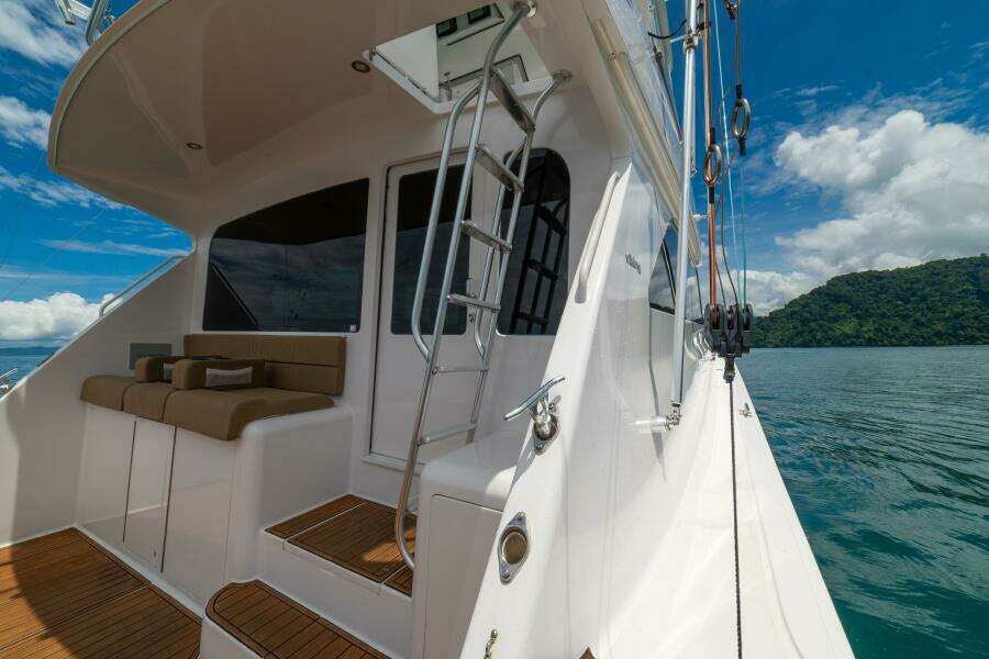 2004 Viking 61 Convertible 