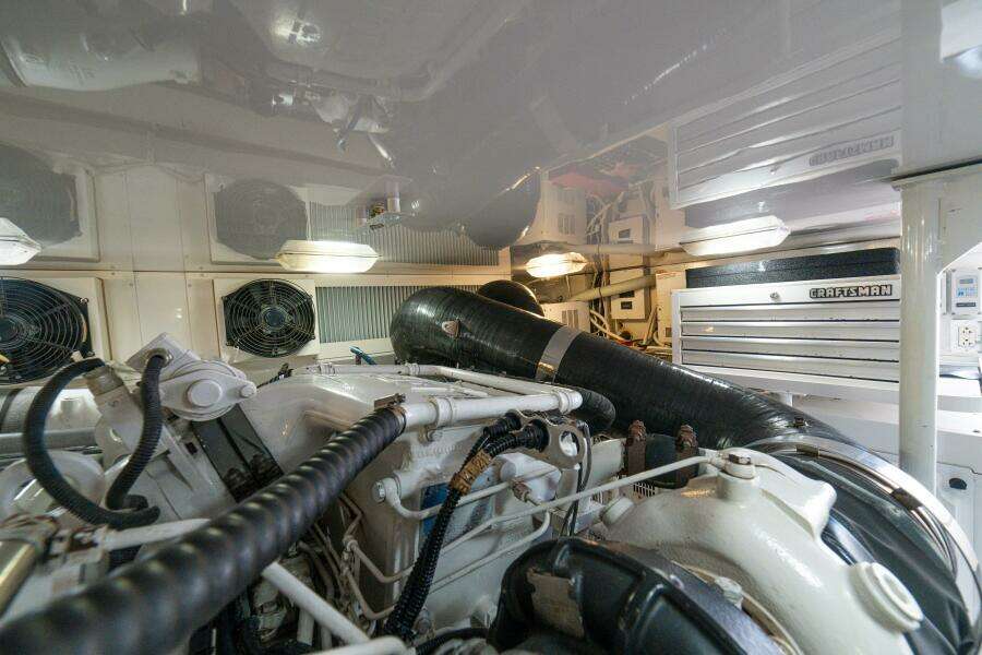2004 Viking 61 Convertible 