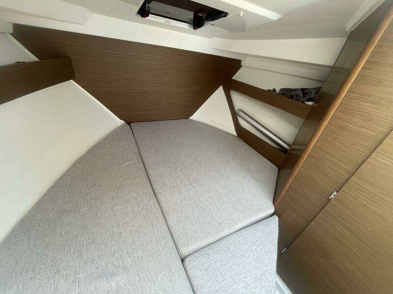 27ft Jeanneau Yacht For Sale