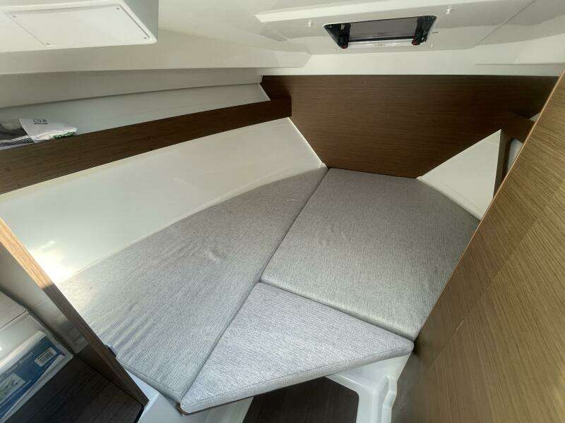 27ft Jeanneau Yacht For Sale