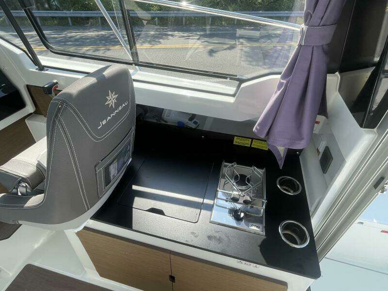 27ft Jeanneau Yacht For Sale