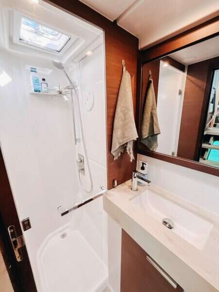 2023-lagoon-40-sail-9867159-20250709184813427-1.jpg
