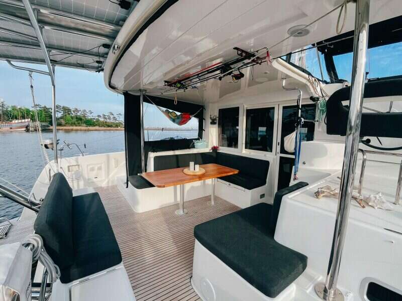 2023-lagoon-40-sail-9867159-20250709184324336-1.jpg