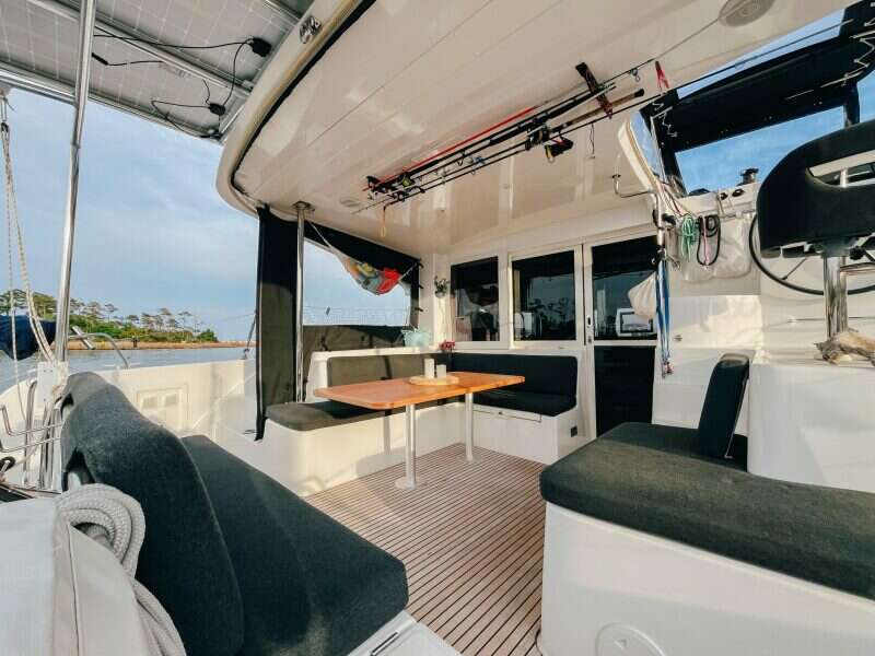 2023-lagoon-40-sail-9867159-20250709184400127-1.jpg