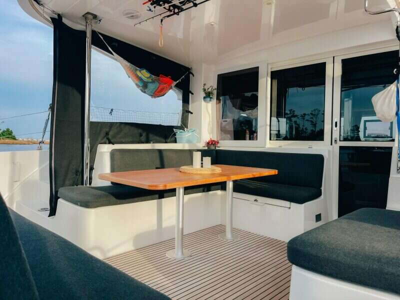 2023-lagoon-40-sail-9867159-20250709184352713-1.jpg