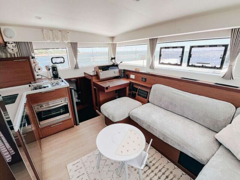 2023-lagoon-40-sail-9867159-20250709184450804-1.jpg