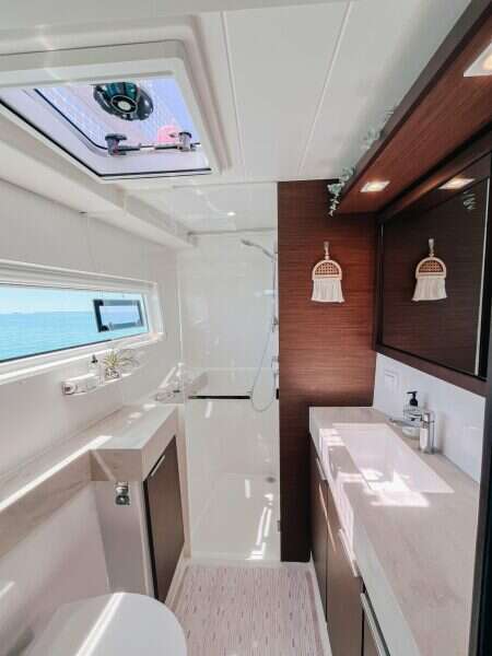 2023-lagoon-40-sail-9867159-20250709184543077-1.jpg
